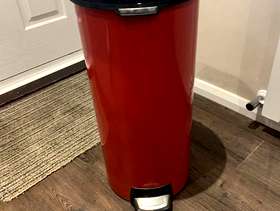 Freecycle Red and black 20/30 litre