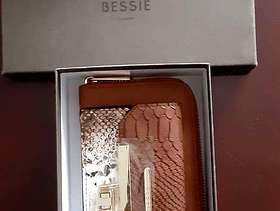 Freecycle New Bessie Wallet Purse in Box