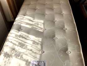 Freecycle Single Electric Ajustable Bed