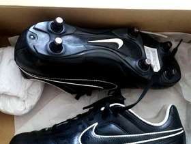 Freecycle Childs Size 5 Football Boots (no timewasters please)