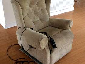 Freecycle Electric reclining chair