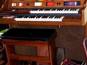 Freecycle KIMBALL PERFORMER ELECTRIC ORGAN with 'The Entertainer' feature