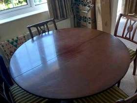 Freecycle Round dining table and 4 chairs.