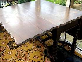 Freecycle Drop leaf pie crust table