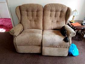 Freecycle 2 seater settee recliner electric