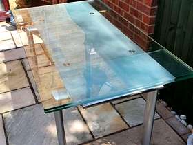 Freecycle Extending glass dining table