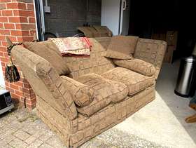 Freecycle Winged sofa/sofa bed