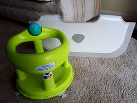Freecycle Baby Bath Seat and Baby Bath Dam