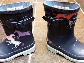 Freecycle Pair of girls wellington boots size 9 - from Joules