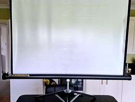 Freecycle Projection screen