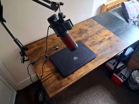 Freecycle Computer desk with adjustable shelves