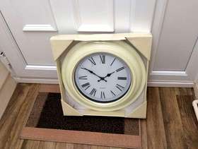 Freecycle Quartz clock