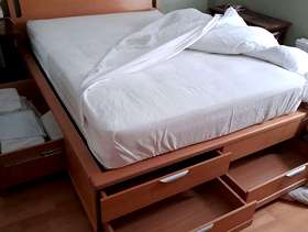 Freecycle Queen Size Bed with 4 Drawers