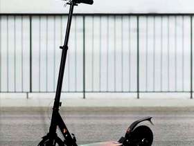 Freecycle Electric scooter rider with battery and charger brand new