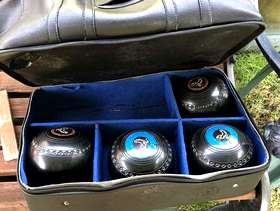 Freecycle Bowling bag and bowls