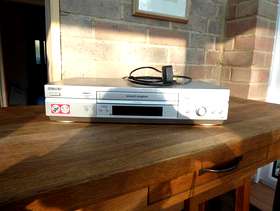 Freecycle Old fashioned video recorder/player
