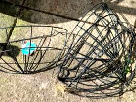 Freecycle 7 x black metal wall basket