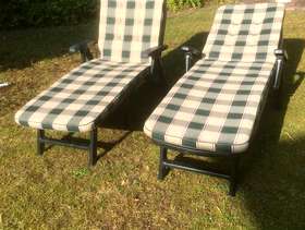 Freecycle Two sun loungers with cushions