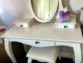 Freecycle Lovely White Schreiber Dressing table with mirror and stool