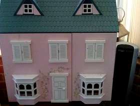 Freecycle Dolls House