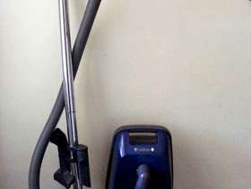 Freecycle Moulinex 1200 Electronic (bagged) Compact Vacuum Cleaner
