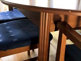 Freecycle Extendable Dining Table + 6 chairs