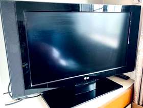 Freecycle 32 inch LG Flat Screen TV with remote and manual
