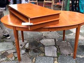 Freecycle Extendable dining table