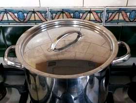 Freecycle Large stainless steel saucepan