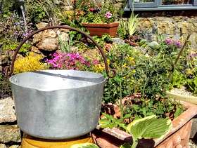 Freecycle Aluminium pan or planter