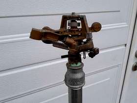 Freecycle Tall lawn sprinkler FREE to collect