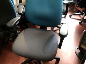 Freecycle 4 office swivel chairs