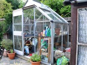 Freecycle Aluminium greenhouse approx 6' x 4'