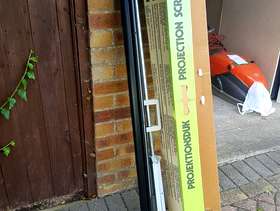 Freecycle Projector Screen