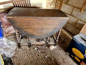 Freecycle Small dark oak dropleaf/gateleg table