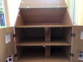 Freecycle Wooden Dolls House