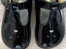 Freecycle Little girls black patent leather shoes