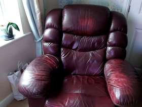 Freecycle Chair. Leather recliner