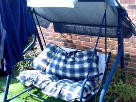 Freecycle 2 seater garden swing seat