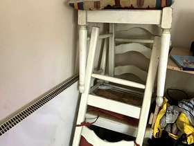 Freecycle Circular table and 4 chairs with cushions