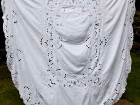 Freecycle Vintage Cutwork Oval Tablecloth