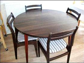 Freecycle Dinning room table & Chairs