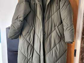 Freecycle Long padded winter coat, Olive green.