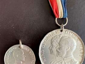 Freecycle Commemorative medals King George V & Queen Mary and King ...