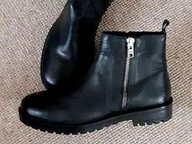 Freecycle New Schuh Black leather Zipped Boots