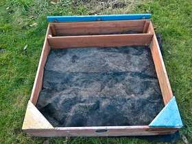 Freecycle Children's wooden sandpit