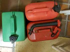Freecycle 3 petrol cans