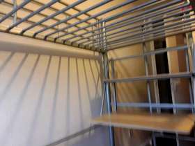 Freecycle Cabin metal bed frame(Whith no mattress )