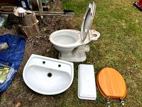 Freecycle Sanitary Ware - basin and toilet
