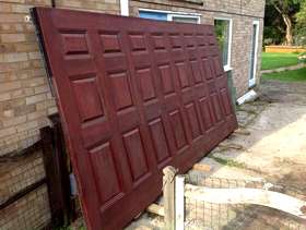 Freecycle Garage door - double, electric, remote control